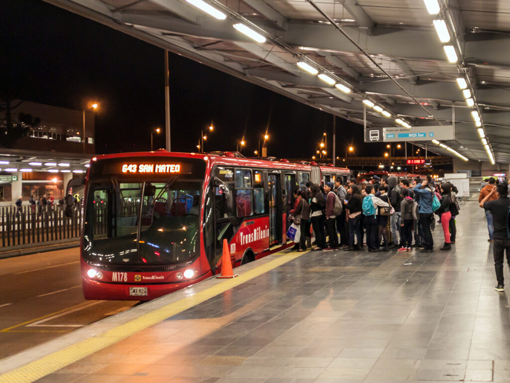 estacion-sistema-transmilenio-bogota-colombia